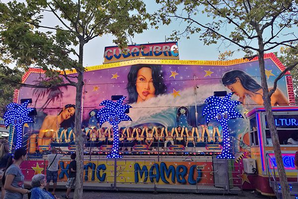 必发照明的娱光灯用在西班牙游乐装备展示