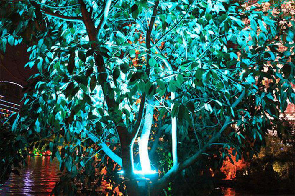 必发照明的RGB投光灯用在海内景观亮化项目