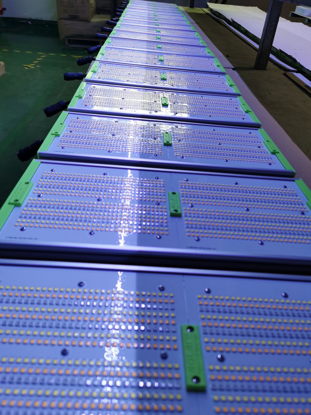 必发光电的ＳＭＤＬＥＤ用于公司自产的植物生长灯